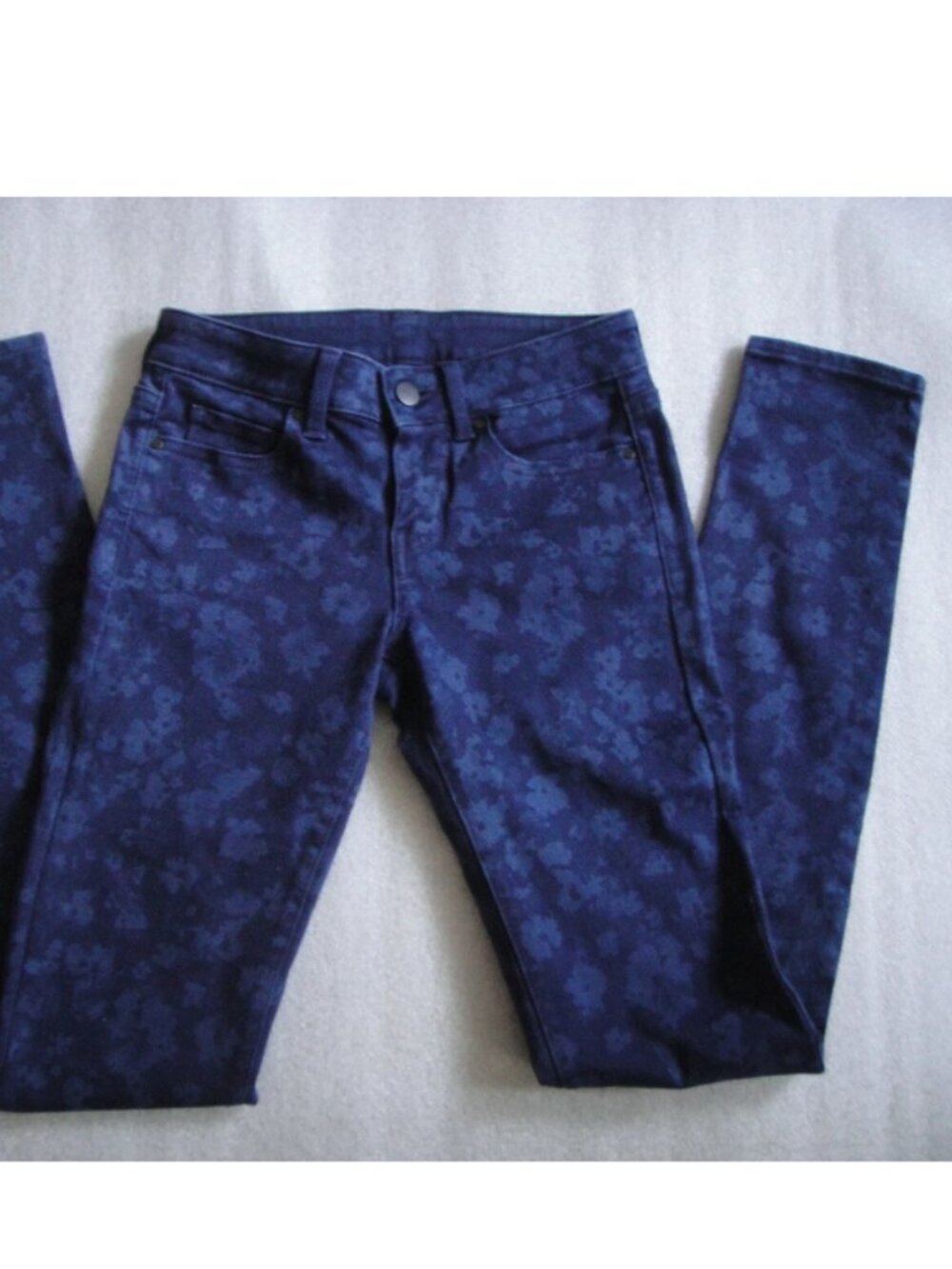 NEW UNIQLO JEANS SKINNY FIT Juniors Size 24 WAIST 26"